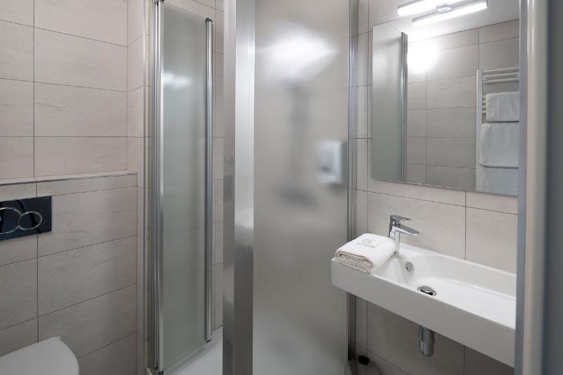 Hotel L'Ortega - Rennes St Jacques Aeroport Saint-Jacques-de-la-Lande Dış mekan fotoğraf